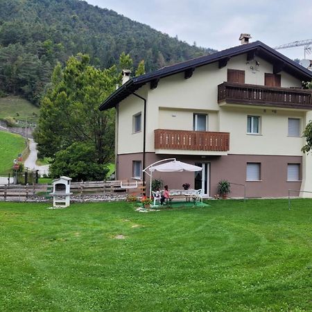 Апартаменты Casa Vescovi Tiarno di Sopra Экстерьер фото