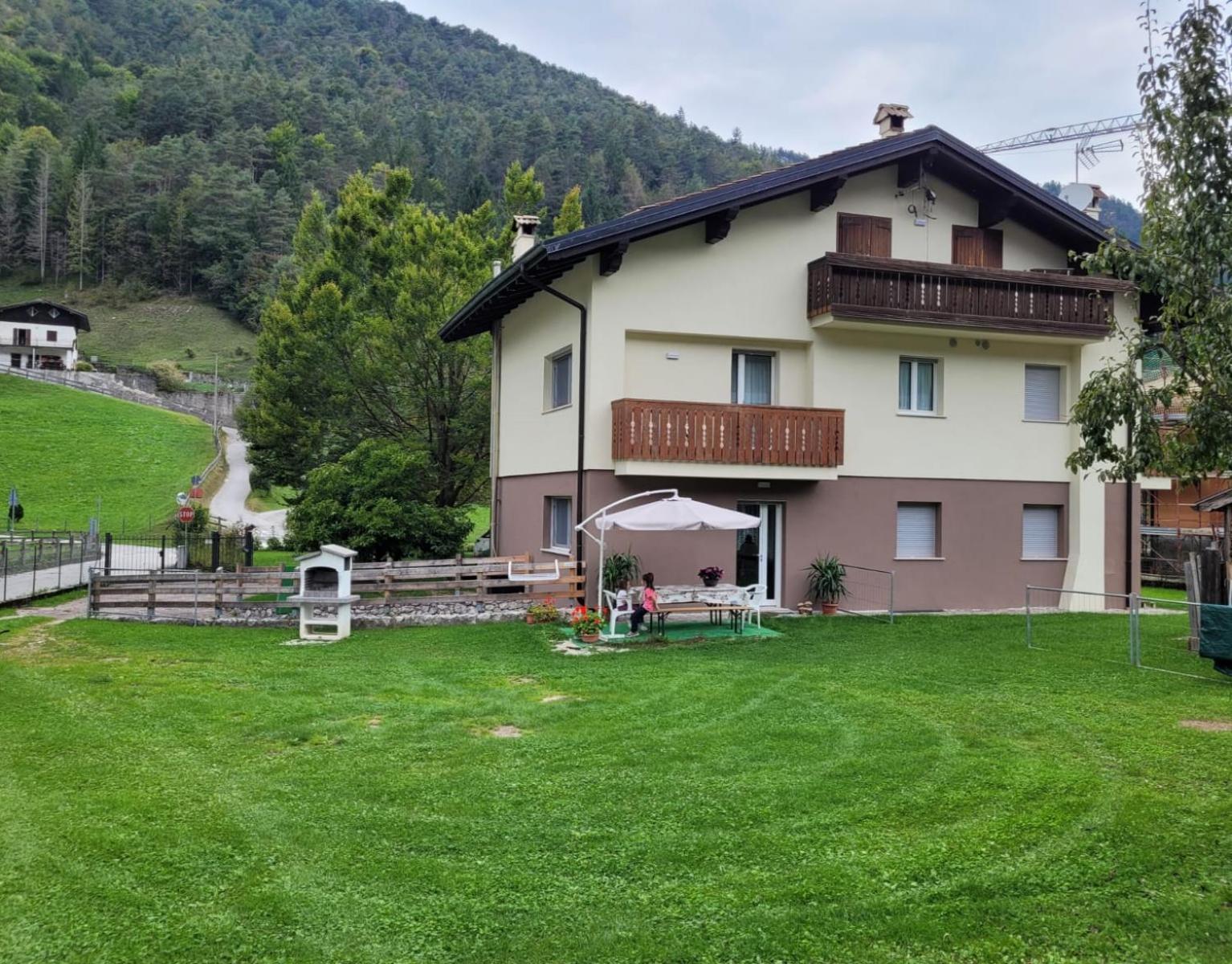 Апартаменты Casa Vescovi Tiarno di Sopra Экстерьер фото